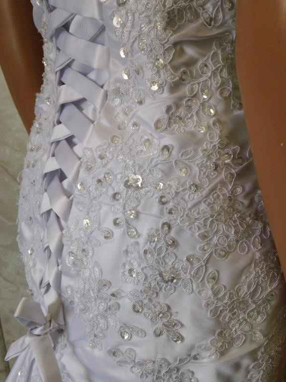 Corset lacing