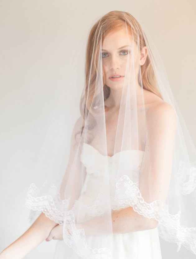 Elbow length veil