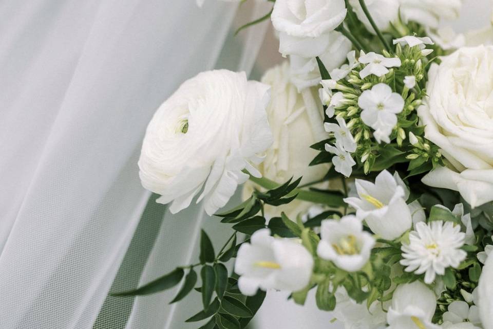 Grand White Bouquet