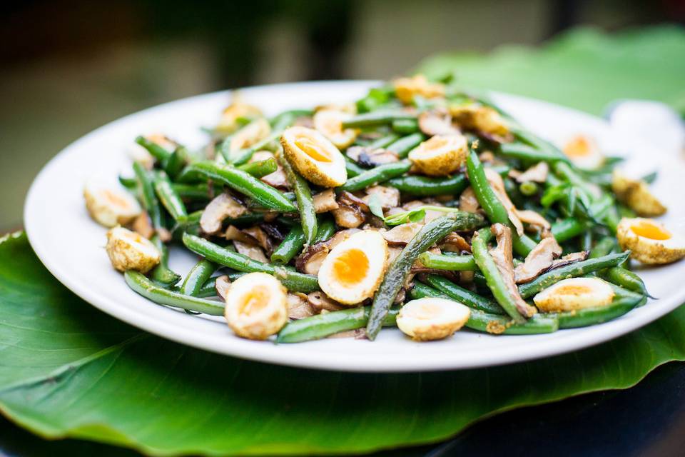 Green beans and quail eggs