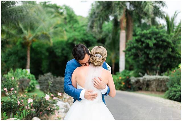 Groom crying at first look