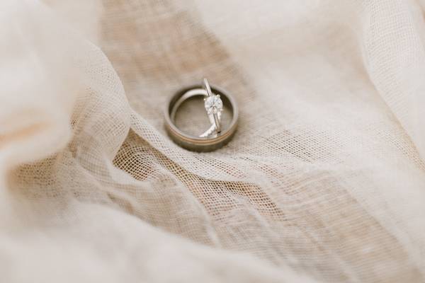 Linen and rings