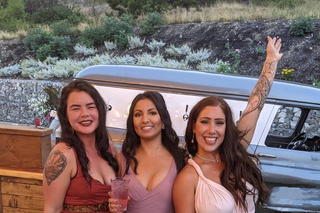 When do the DJ start?