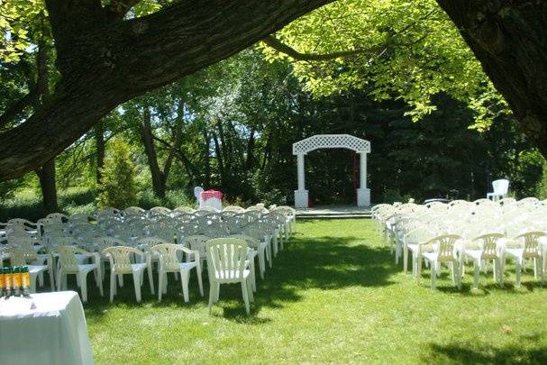 Niverville, Manitoba garden wedding ceremony