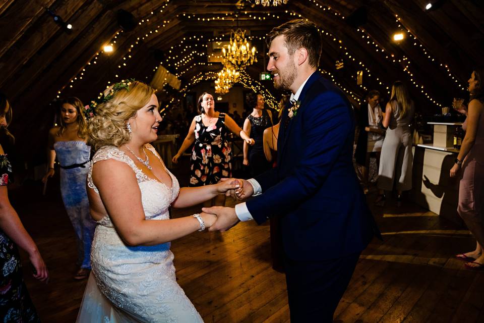 Bride & Groom wedding dancing