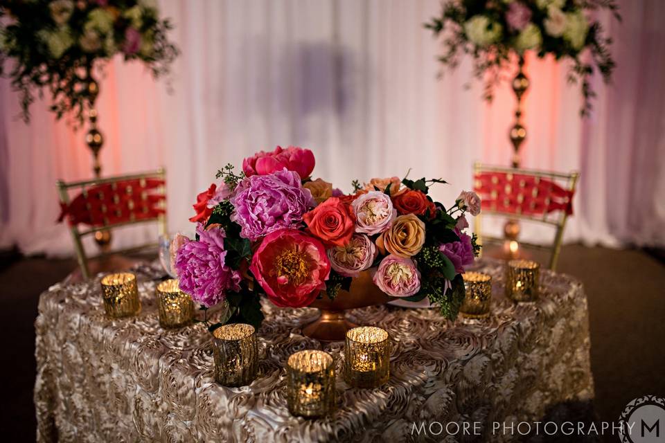 Vibrant Sweetheart Table