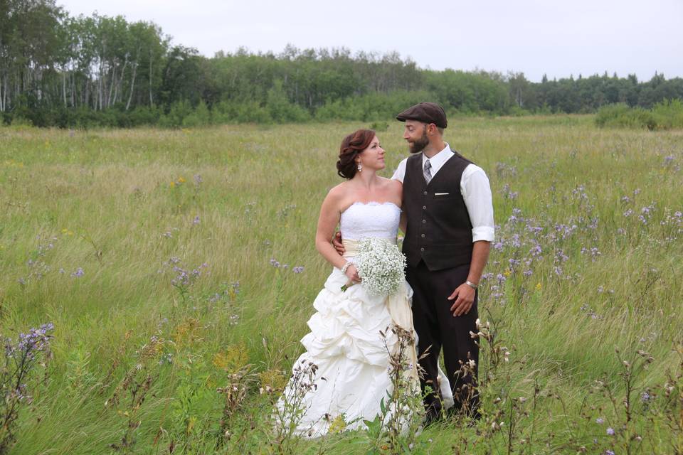 St Andrews, Manitoba wedding couple