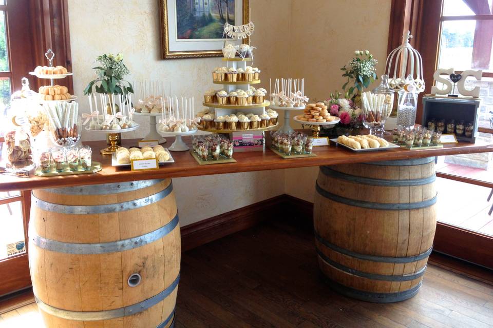 Rustic vineyard sweet table