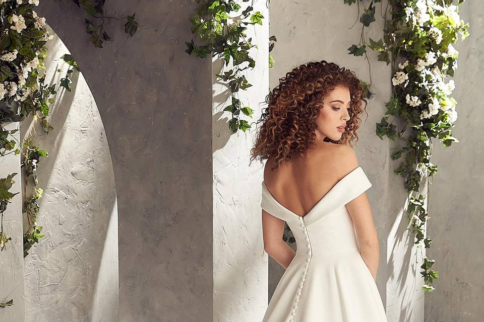 Paloma Blanca Style 5011