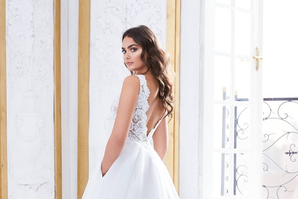 Paloma Blanca Style 4852