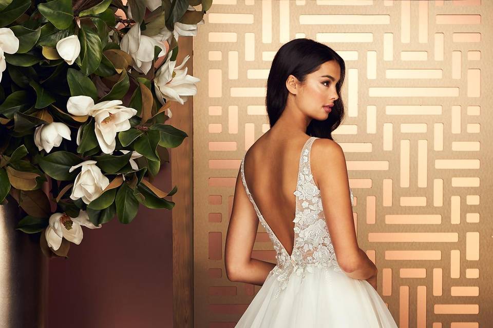 Paloma Blanca Style 4880