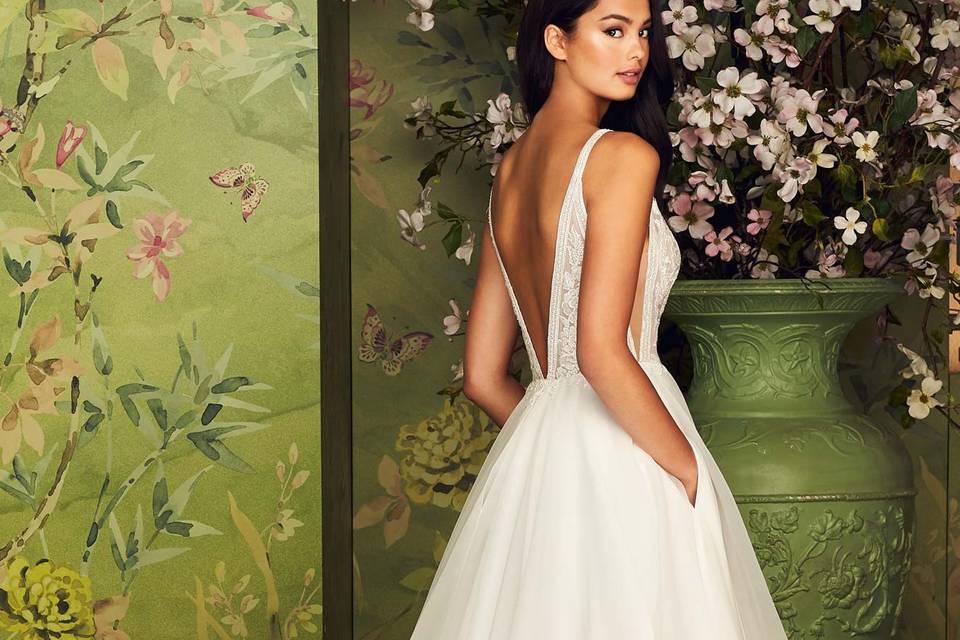 Paloma Blanca Style 4880