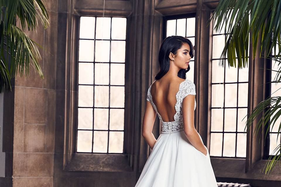 Paloma Blanca Style 4900