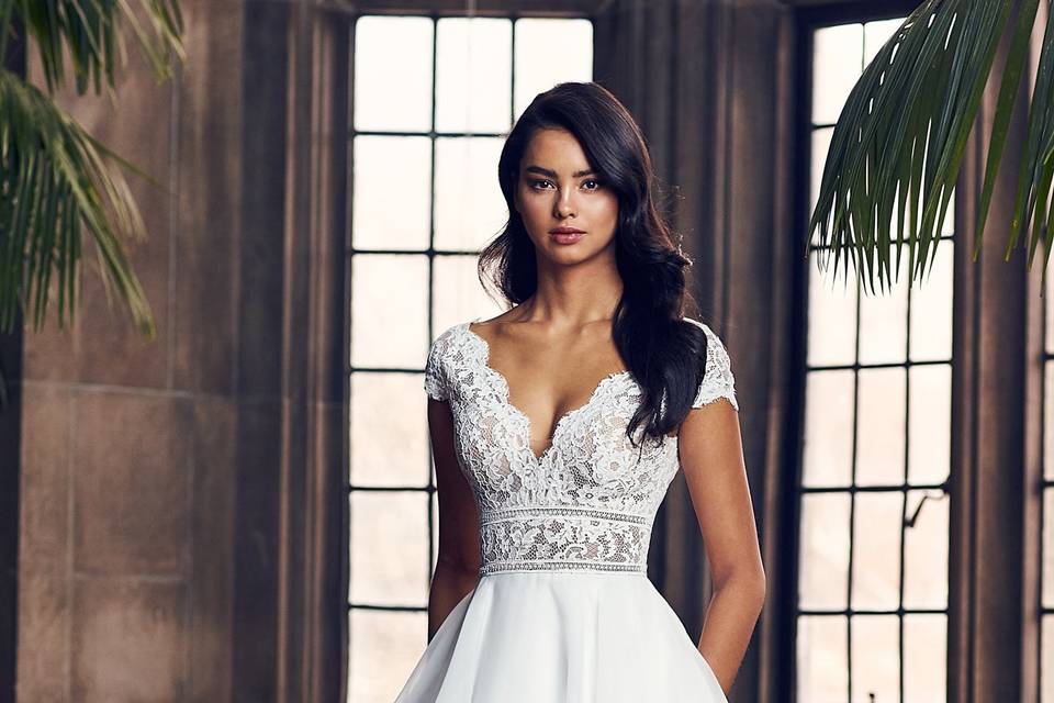 Paloma Blanca Style 4904