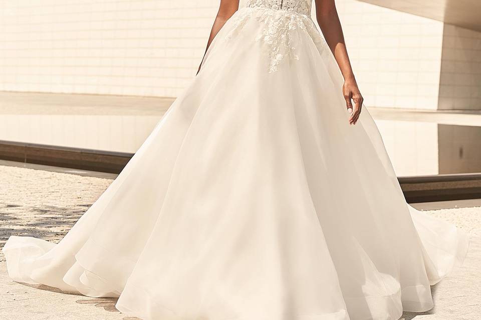 Paloma Blanca Style 4981