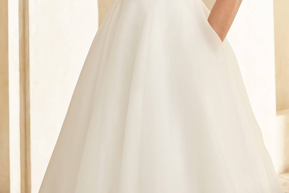 Paloma Blanca Style 5006