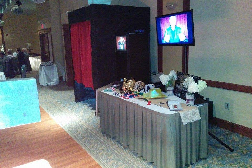 Enclosed booth with slideshow