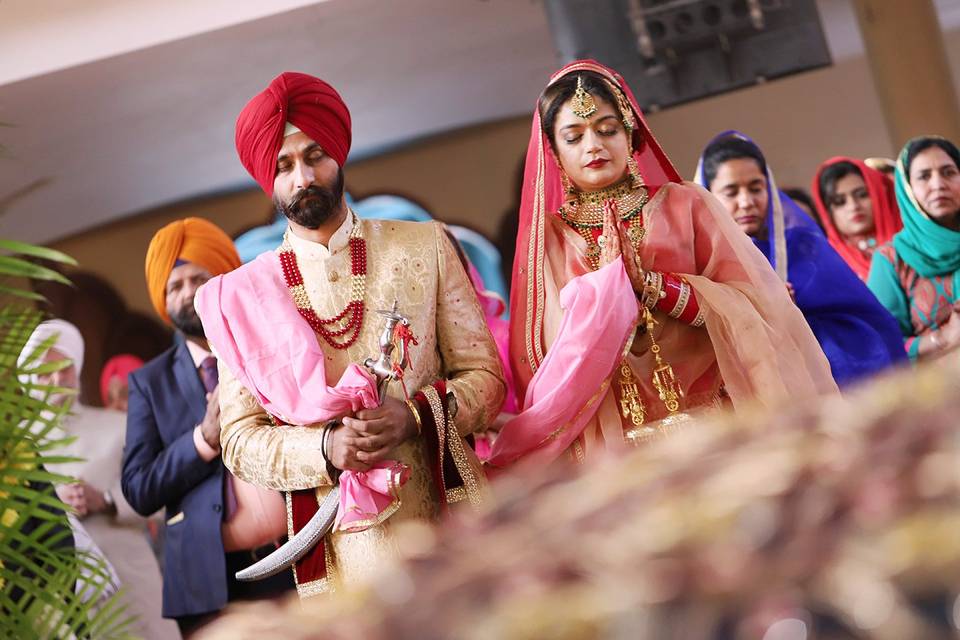 Sikh wedding couple