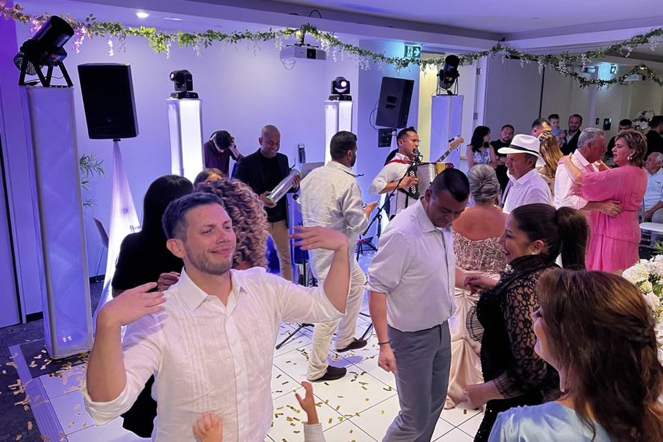 Live entertainment and wedding dancing