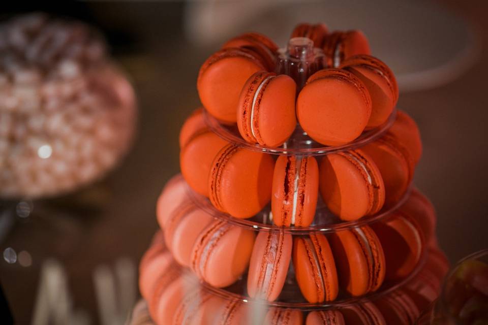 Bright and tasty macarons