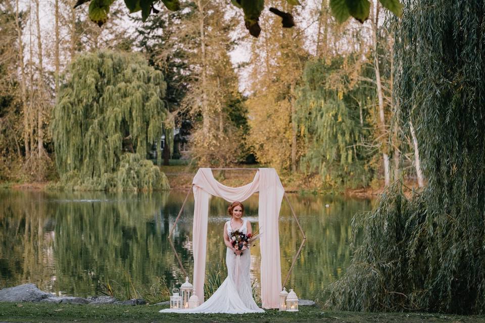 Romantic lakeside ceremony