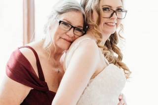 Toni Jacqueline Beauty Collective - Luxury Bridal Hair and Makeup