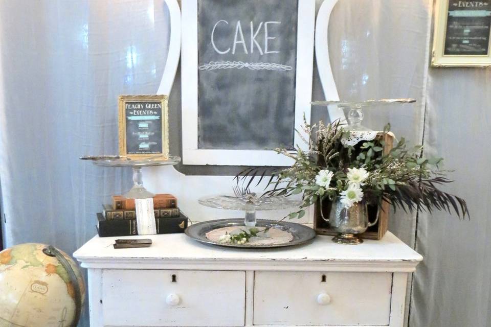 Gold & Black Cake Table