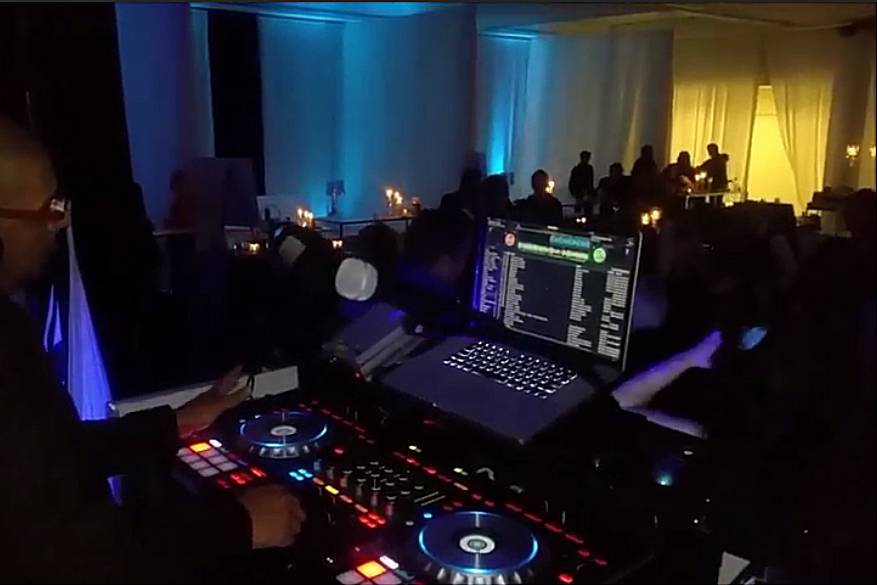 Professional DJ - Live Mixing