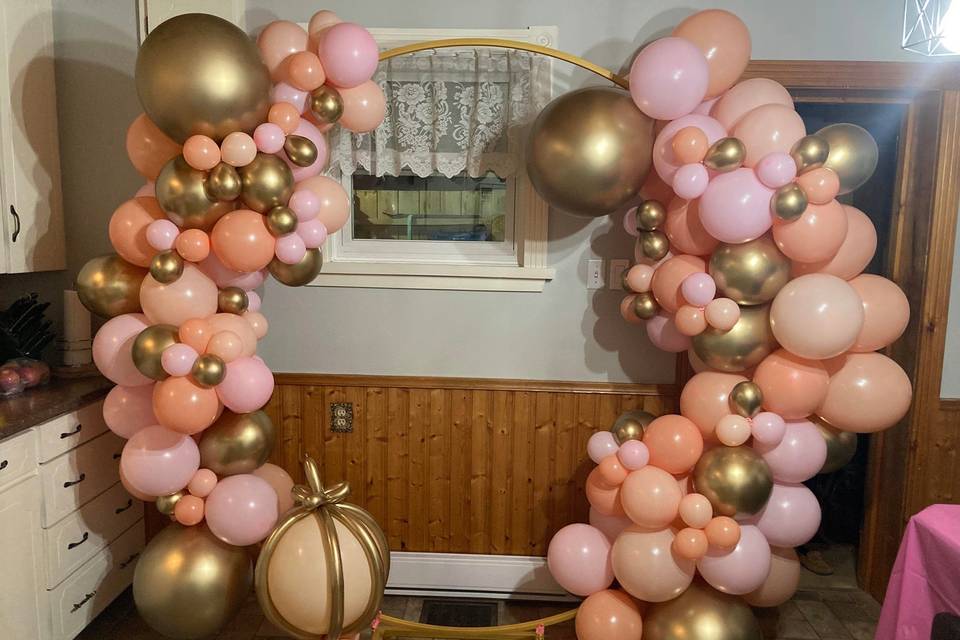 Round balloon arch in pinks