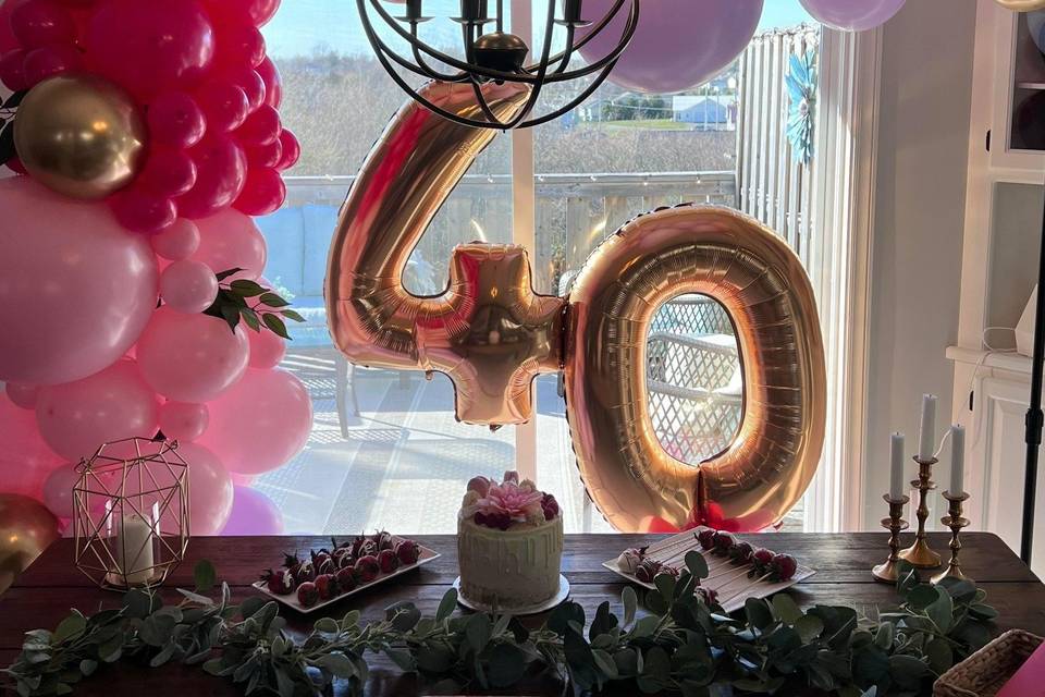 Square frame balloon arch
