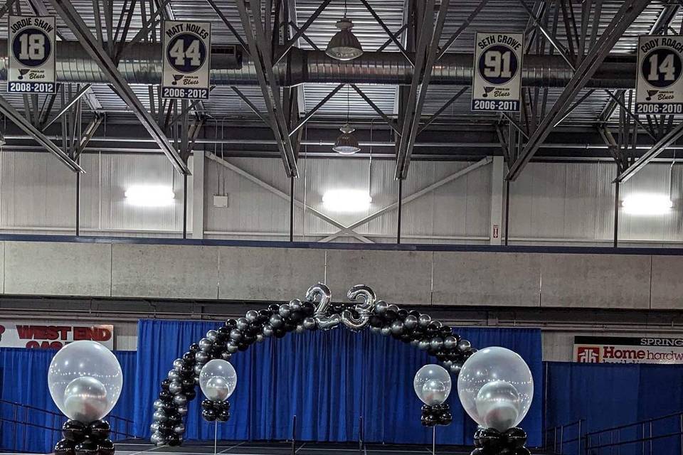 Large balloon arch with column