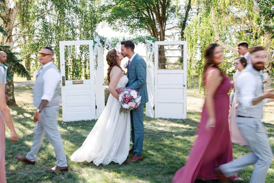 Bridal Party, Fun wedding