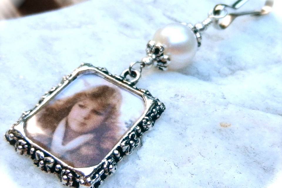 Pearl wedding photo charm