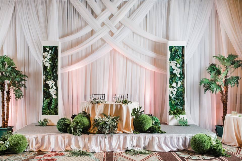 Sweetheart table in Crystal