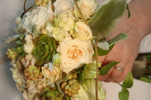 Succulents and cream roses
