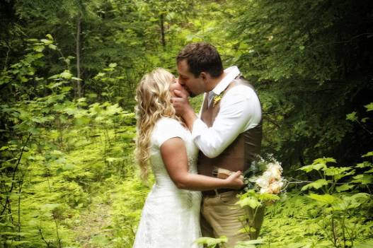 Lumby, BC lakefront wedding