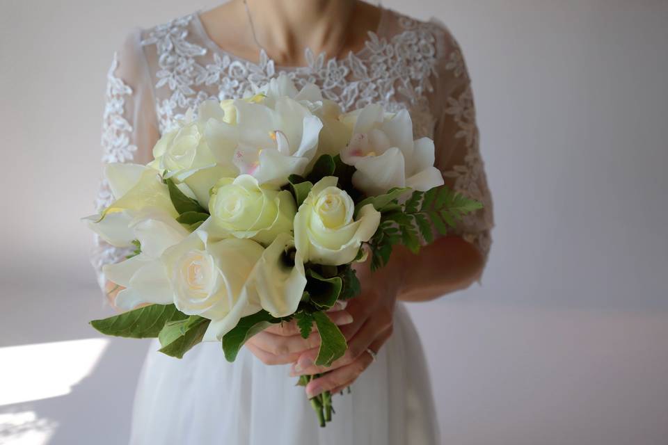 Taffy Cascading Bouquet