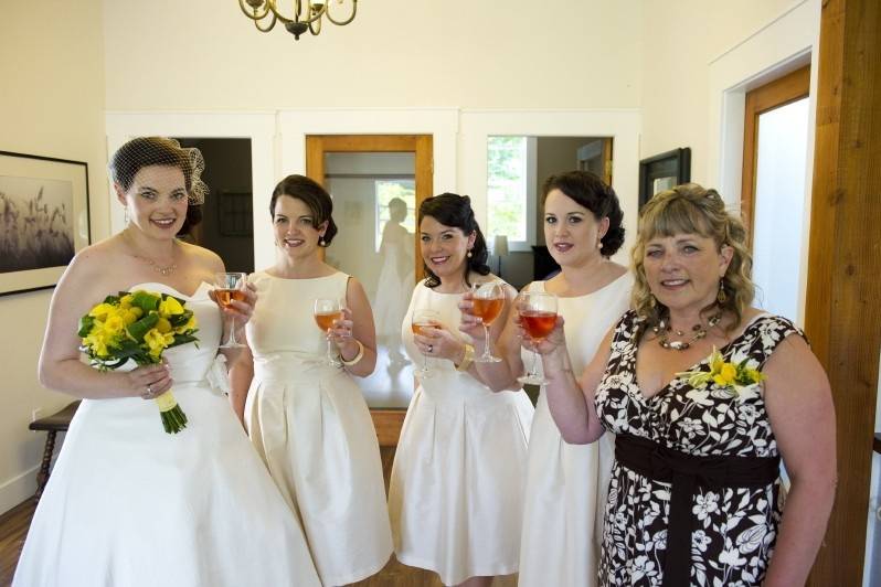 Tracey and Ryan's wedding girls in guesthouse.JPG