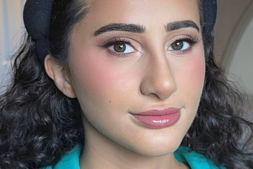Bridal shower soft glam