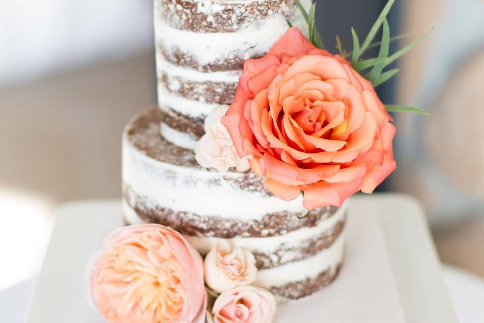 Mini naked cake with flowers