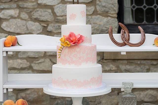 Fondant lace cake