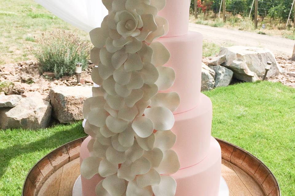 Fondant gardenia cake in pink