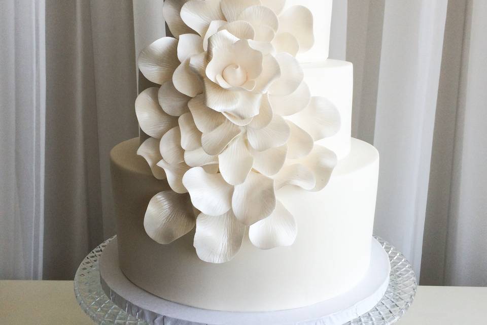 White gardenia cake