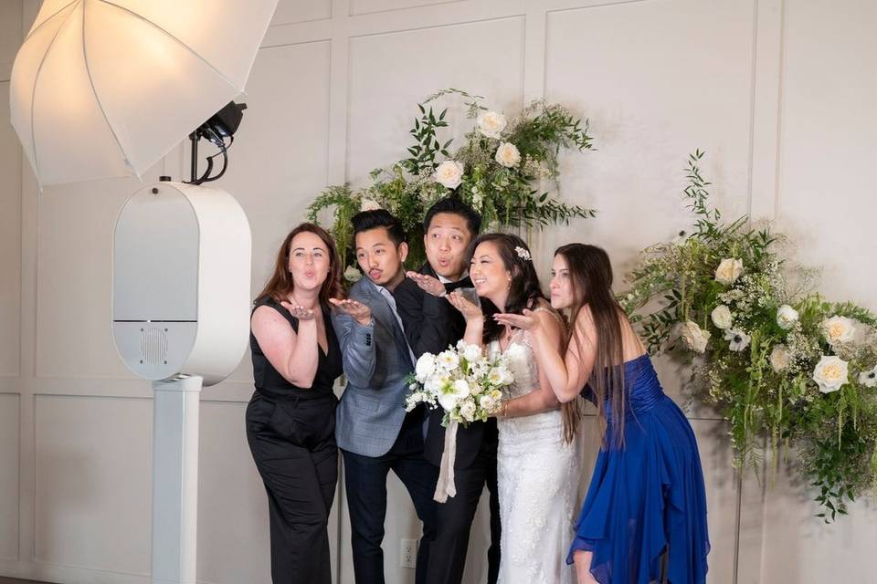 Wedding photobooth floral
