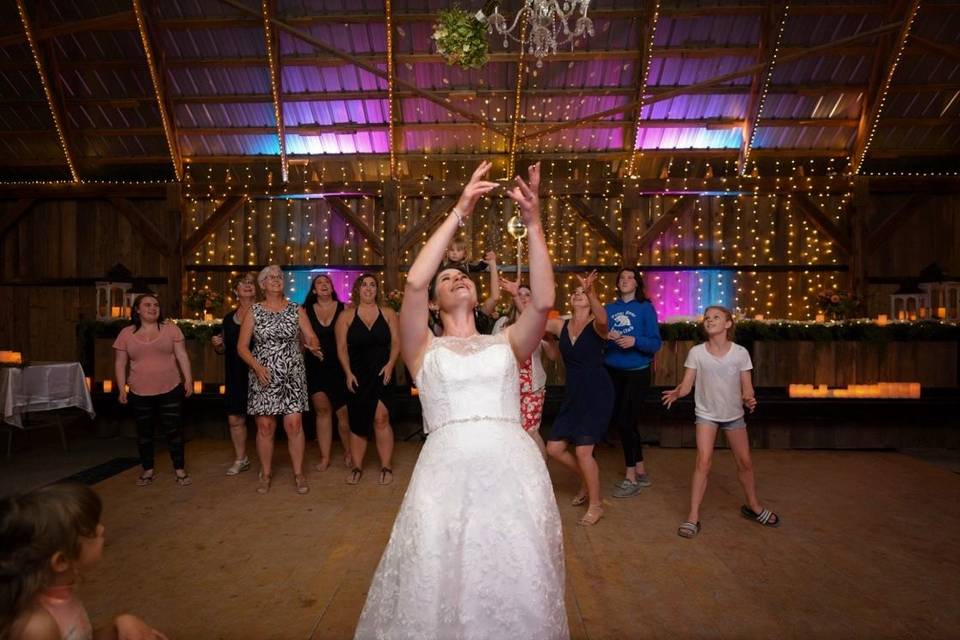 Lisa's bouquet toss