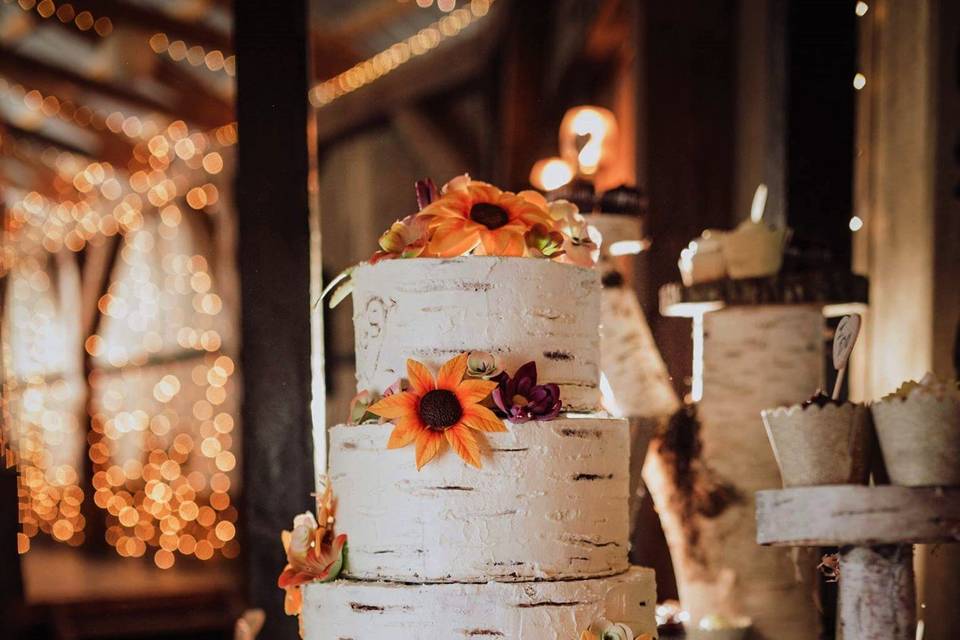 Nature-inspired wedding cake