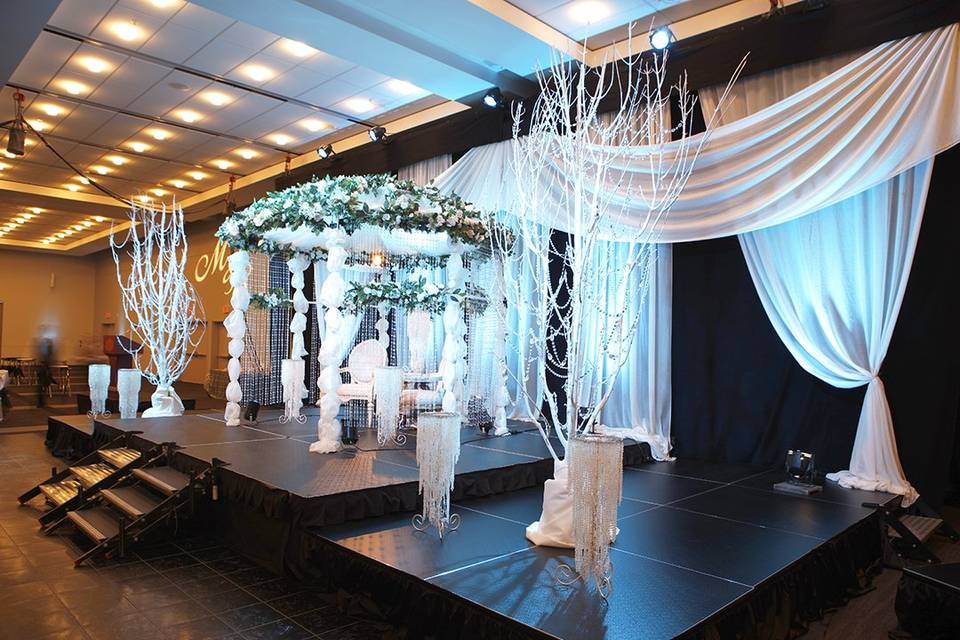 Stage for couple