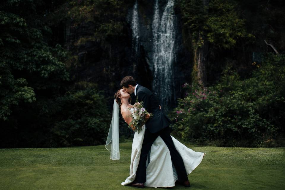 A passionate kiss - Nicole Durkan Photography