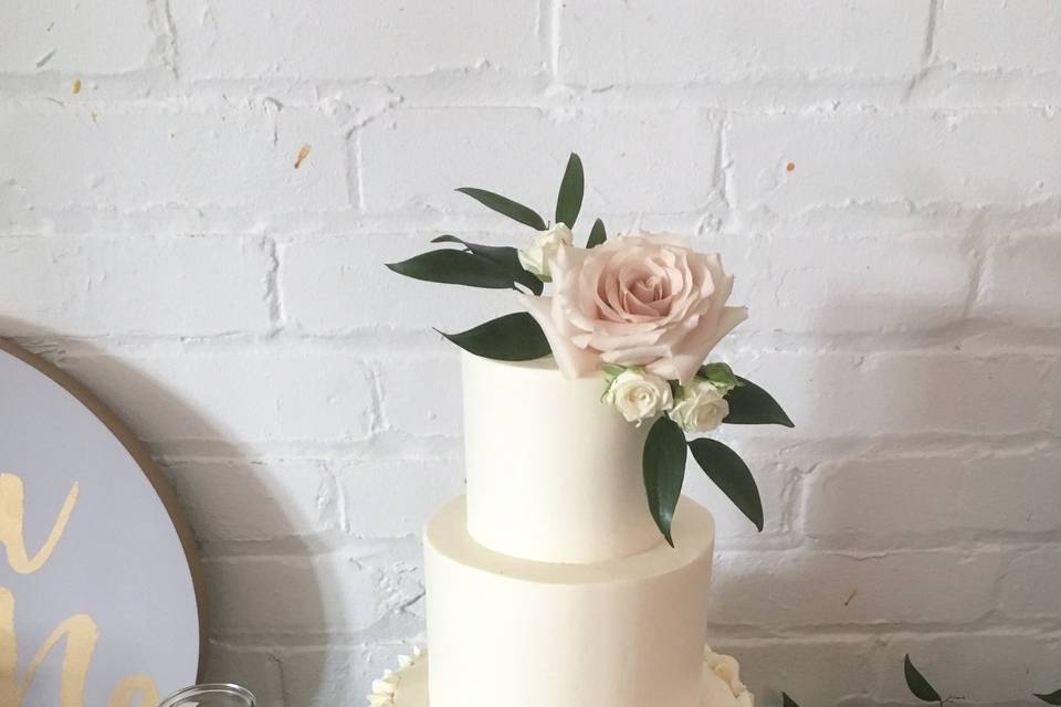 Buttercream Rose Ruffle cake