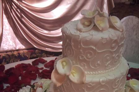 Custom romantic wedding cake